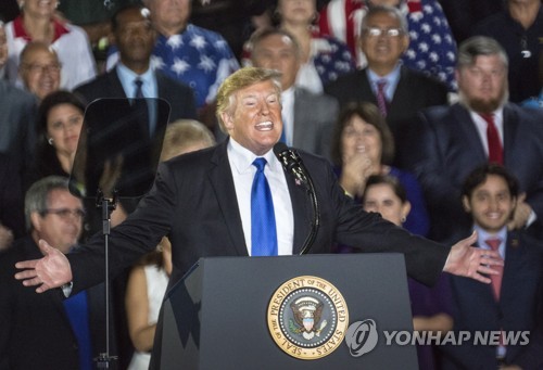 트럼프 "과이도 편에 서지않으면 다 잃을것" 베네수 군부에 경고