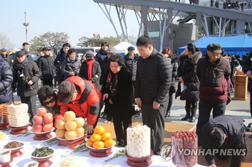 조명균 통일장관, 임진각 망향경모제 참석