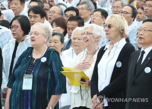 광주참상 알린 美목사 부인들 "5·18망언 허위"…文의장에 서한