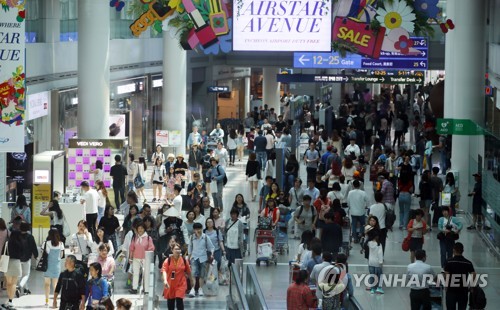 "인천공항 면세점, 추석연휴에 비해 설연휴는 한산"