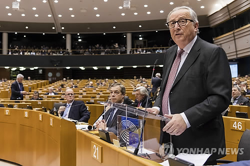 EU 융커 "메이, 브렉시트 합의안 재협상 안된다는 것 알아"