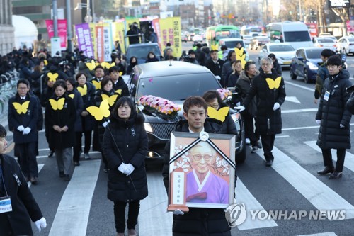 "평화로 다시 살아난 김복동 할머니" 옛 일본대사관 앞 영결식