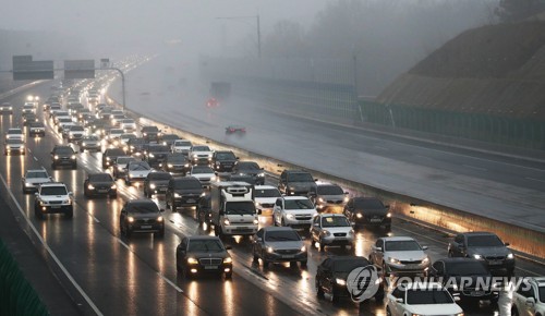 서울→부산 6시간 30분…'귀성길 정체' 정오에 절정