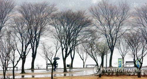 밤부터 남부지방 비 시작…곳곳 미세먼지 '나쁨'