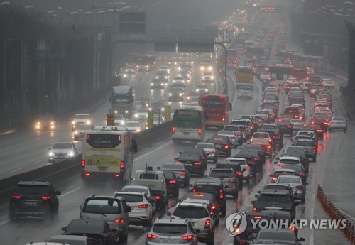 하행 고속도로 정체 오후 3∼4시 절정…서울→부산 5시간 40분