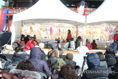 한옥마을서 '얼쑤' 스키장서 '야호'…명절 나들이객 북적