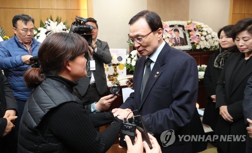 이해찬, 김용균 빈소 조문…"진상규명해 재발 막겠다"