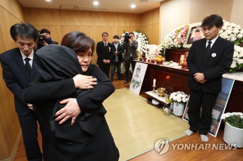 故김용균 빈소 조문행렬…"비정규직 없는 곳에서 편히 쉬시길"