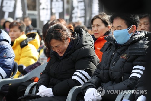 "김용균, 더 밝은 빛 되어"…서울 도심서 눈물의 노제·영결식