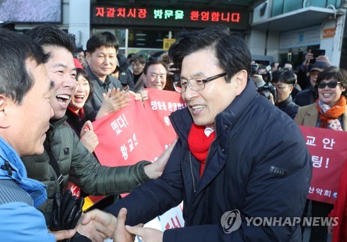 황교안 "홍준표 불출마 안타깝다…전대 날짜 당 방침 따르겠다"