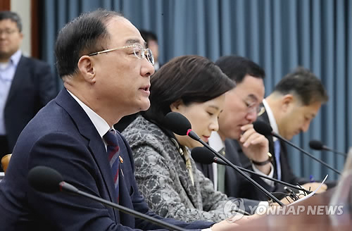 홍남기 "공공기관 신규채용 2000명 추가…안전분야인력 확충"