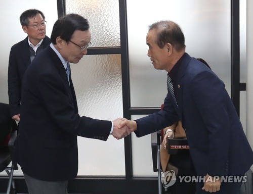 PK 달려간 민주 "서부경남KTX 조기착공·스마트산단 적극 지원"