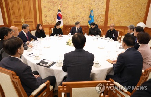 故김용균 어머니 "좋은 대통령 만나 다행…진심 느껴졌다"