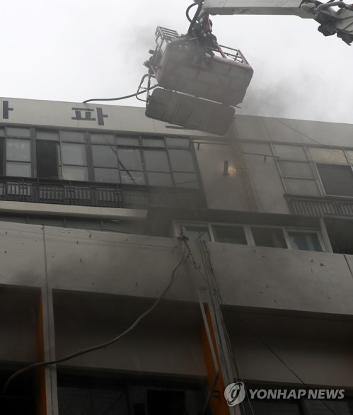 대구 도심 7층 건물 목욕탕 불…2명 사망·70여명 부상