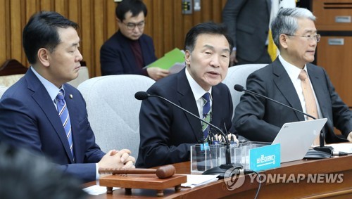 손학규 "한국당 전대 反민주…황교안, 극우 입맛 맞는 발언"