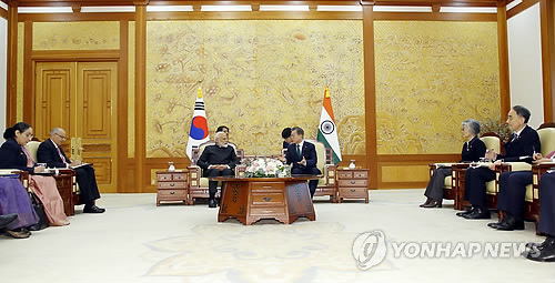 문 대통령-모디 총리 정상회담…'印 원전건설 한국 참여' 공감대