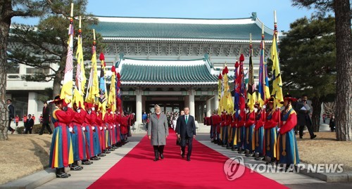 문 대통령-모디 총리 정상회담…'印 원전건설 한국 참여' 공감대