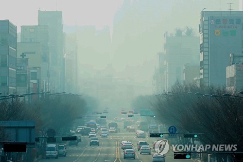 내일도 미세먼지에 숨이 '턱'…사흘 연속 공습