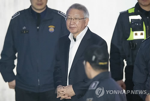 양승태측 "구속사유 있나"…검찰 "MB·박근혜도 구속재판"