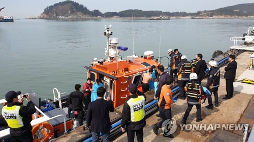 "굉음속 전투기 추락"…조종사 2명 구조 거성호 선장 목격담