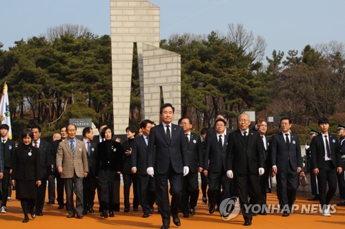 이총리 "남북, 화해·협력하며 함께 번영하는 미래로 나아가야"