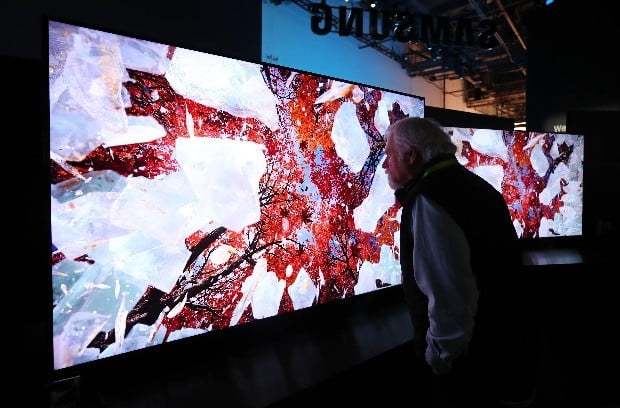 지난달 미국 라스베이거스에서 열린 'CES 2019'에 선보인 삼성전자의 QLED 8K TV. / 사진=연합뉴스