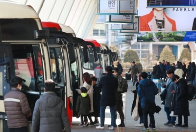 설 연휴 첫날, 고속도로 본격 정체…"하행 밤 10시께 해소"