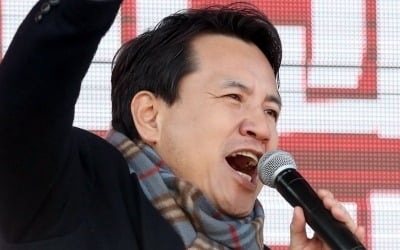 품격 떨어진 한국당 합동연설회 … 김진태 지지 '태극기 부대' 통제불능 눈살