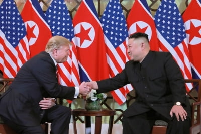 트럼프·김정은, 연락사무소 설치 '환영'…"비핵화 의지 없으면 안왔다"
