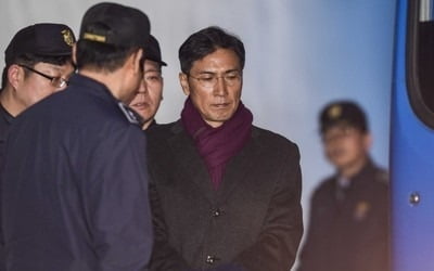 안희정의 '위력' 1·2심 판단 "존재…행사는 안돼"→"행사했다"