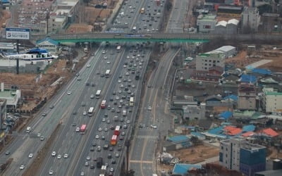 설 연휴 첫날 서서히 정체 시작…서울→부산 5시간 10분