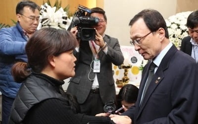 故김용균 빈소 조문행렬…"비정규직 없는 곳에서 편히 쉬시길"