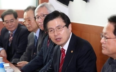 황교안 "홍준표 불출마 안타깝다…전대 날짜 당 방침 따르겠다"