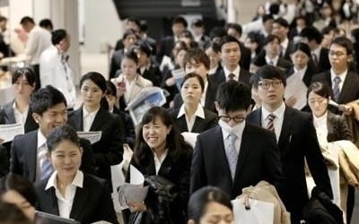 저출산 일본의 고육책…저소득층 대학생 교육비 '무료' 추진