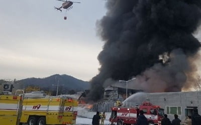 충남 논산 고무제품 제조공장 불…3시간 만에 진화