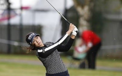 몸 풀린 이정은, LPGA 데뷔전 2R 버디만 3개…공동 17위