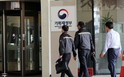 한국 공공부문 일자리 비율 9%…OECD 평균 절반에도 미달