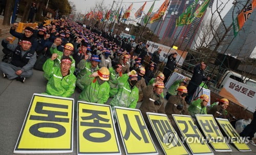 매각반대 수위 높이는 대우조선 노조…산업은행 앞 상경집회