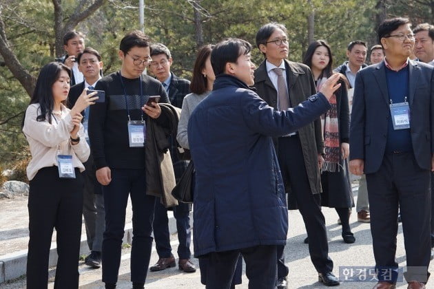 지난 28일 ‘KPA 스마트시티 캠퍼스 밋업’ 현장에서 스마트시티 프로젝트에 대해 설명중인 전중훤 에듀해시 글로벌 부회장