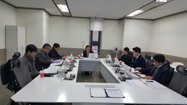지식재산(IP) 스타기업 선정을 위해 인천지식재산센터의 위원회가 열리고 있다. 인천지식재산센터 제공