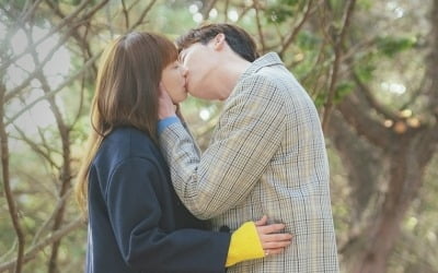 '로맨스는 별책부록' 이나영X이종석이 부른 차원 다른 설렘…최고 7.2%