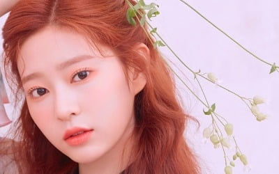 "더 깊어졌다"…아이즈원 김민주X최예나X권은비, 새 앨범 오피셜 포토 공개