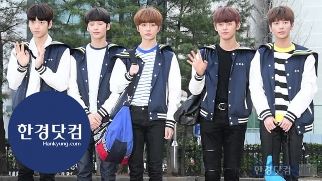 [HK영상] 투모로우바이투게더(TXT), 세 번째 출근길…'이제 여유가 생겼어요~'