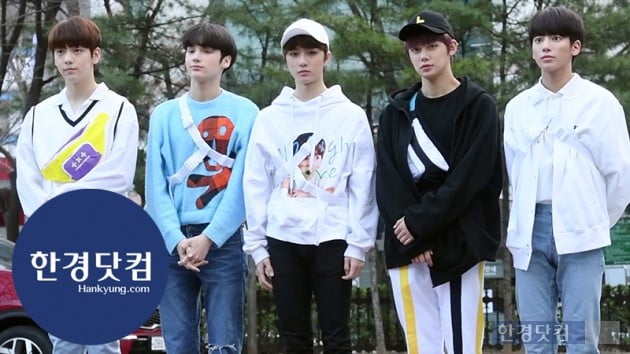 [HK영상] TXT, 여유있는 출근길…'멋진 미소는 보너스~'(뮤직뱅크 출근길)