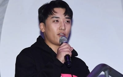 경찰이 "없다"던 승리 '성접대 카톡' 원본 권익위가 확보