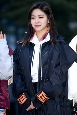 [포토] ITZY 류진, '수줍은 미소에 시선강탈~'