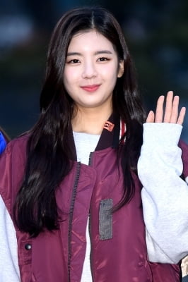 [포토] ITZY 리아, '볼수록 귀여움 가득~'