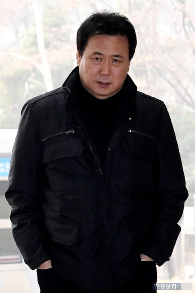 [포토] 김창환, '무거운 표정 지으며 법원 출석'