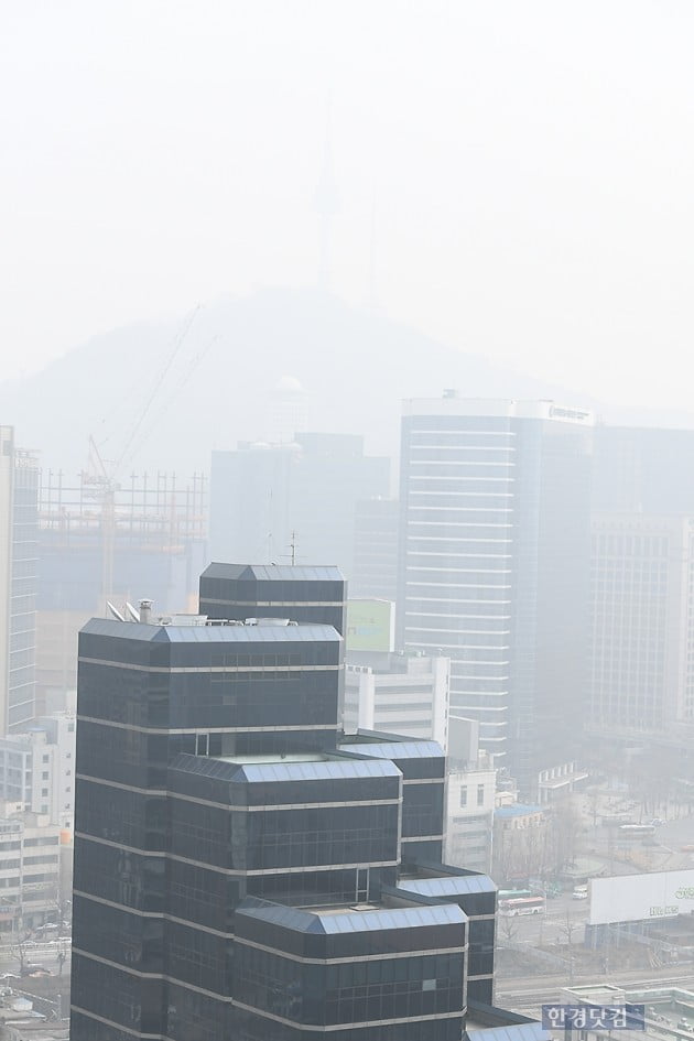 [포토] 서울타워를 삼킨 지독한 미세먼지