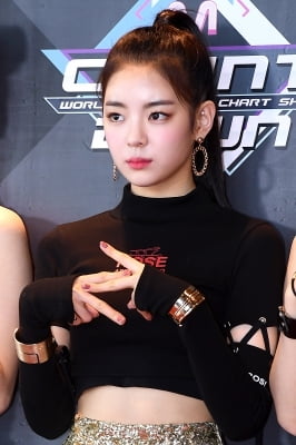 [포토] ITZY 리아, '도도한 눈빛 카리스마'